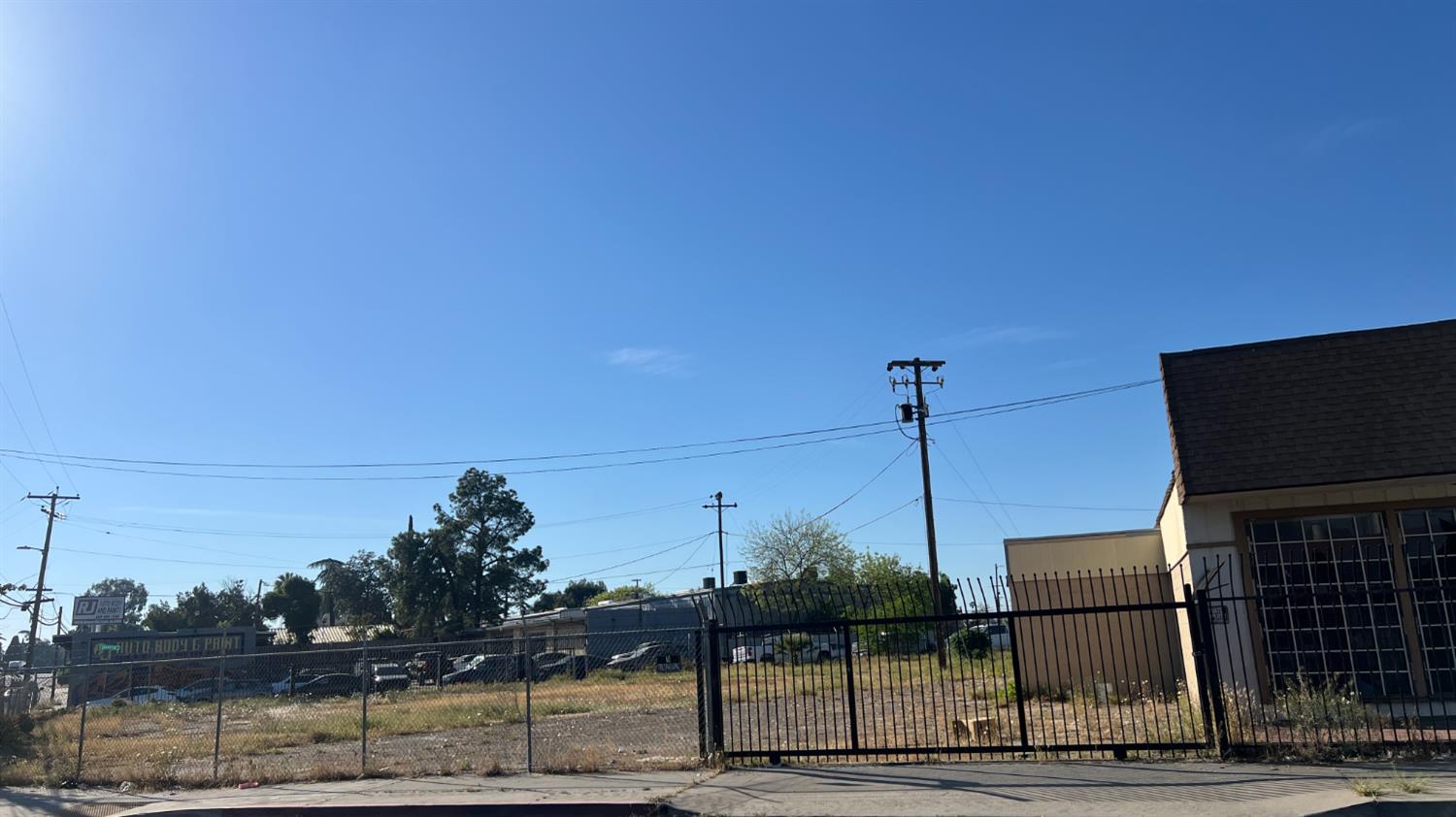 1332 W Belmont Ave, Fresno, CA 93728