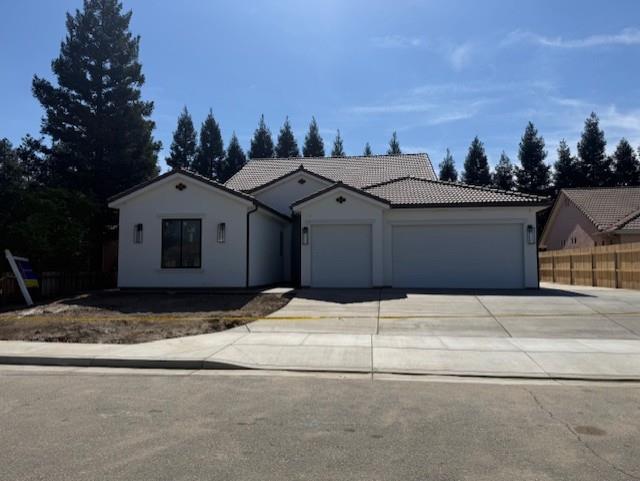 1047 E Arlen Ave, Visalia, CA 93292