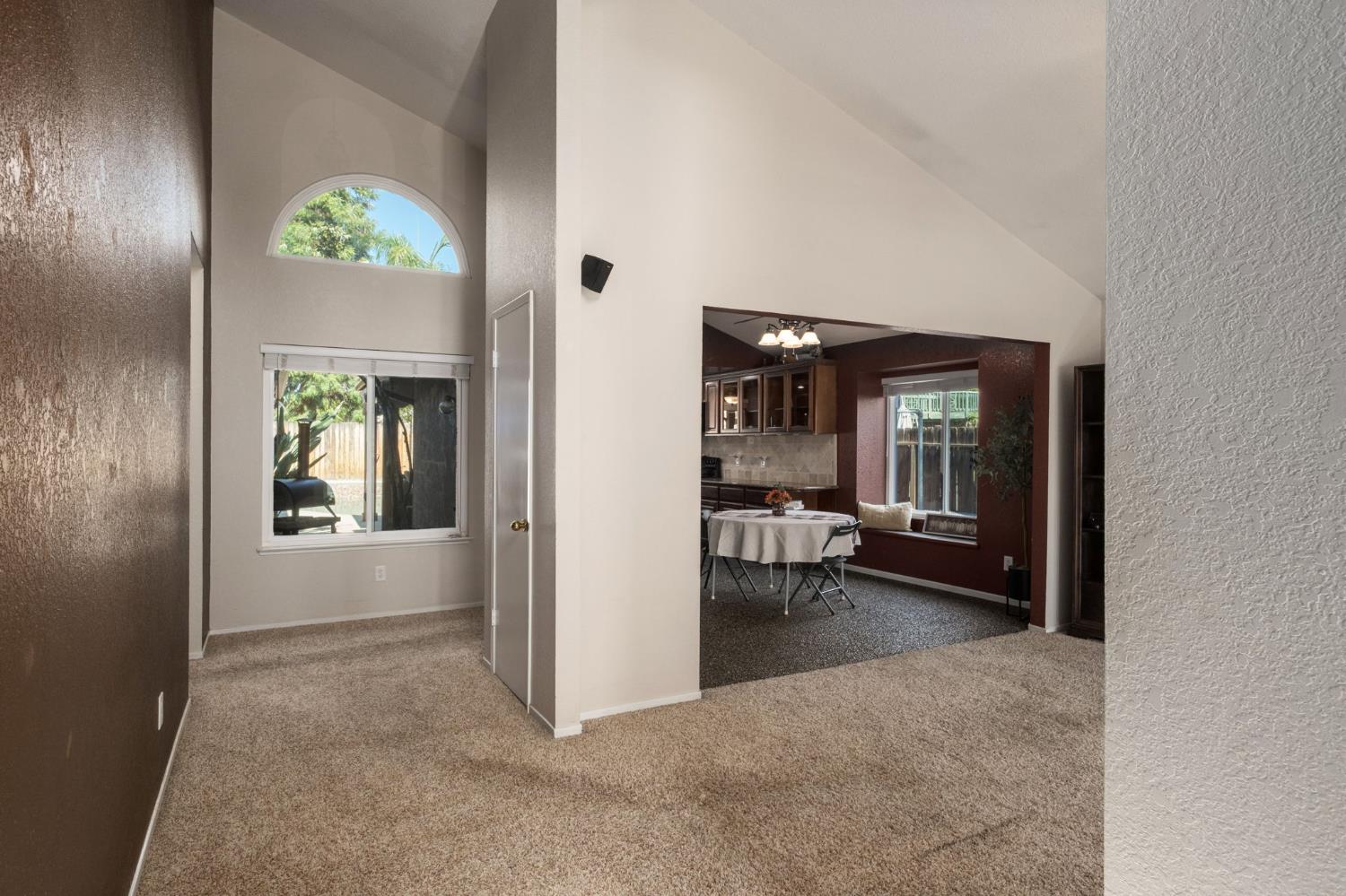 139 Kelley Ct, Clovis, CA 93611