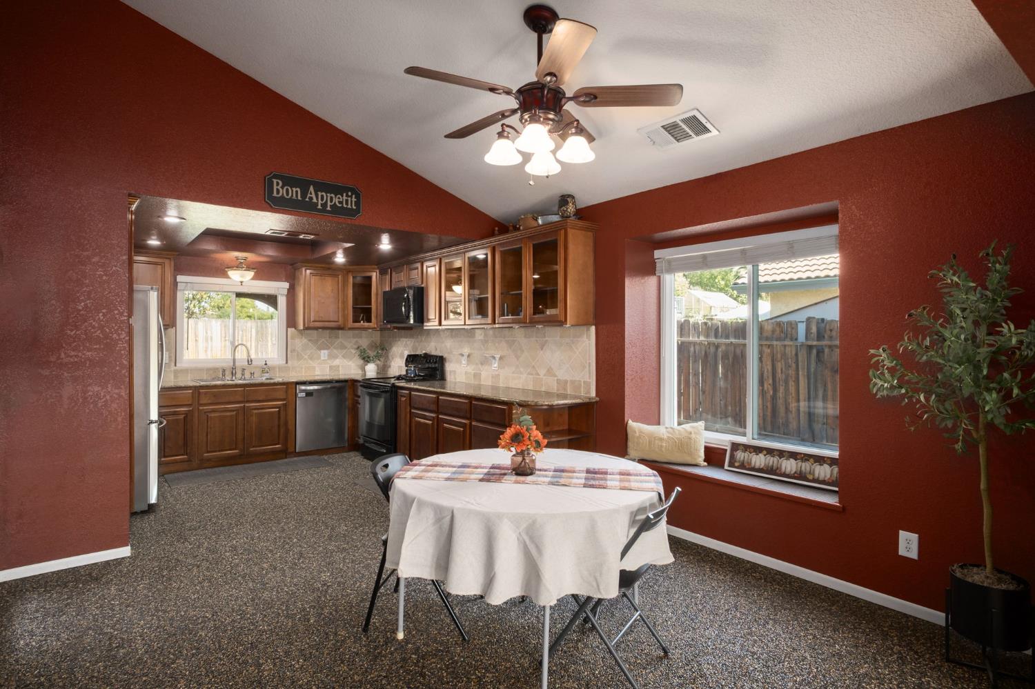 139 Kelley Ct, Clovis, CA 93611