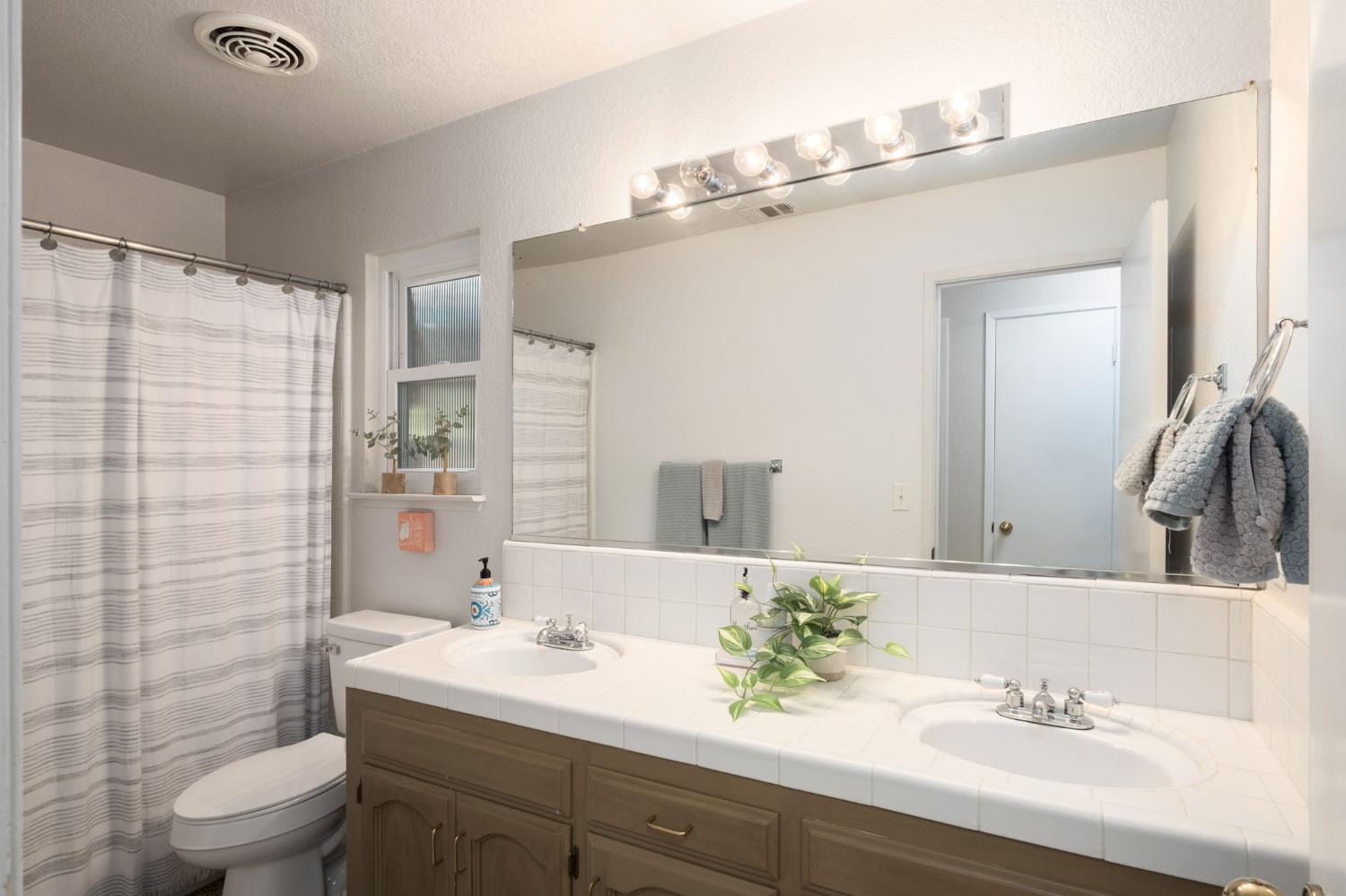 139 Kelley Ct, Clovis, CA 93611