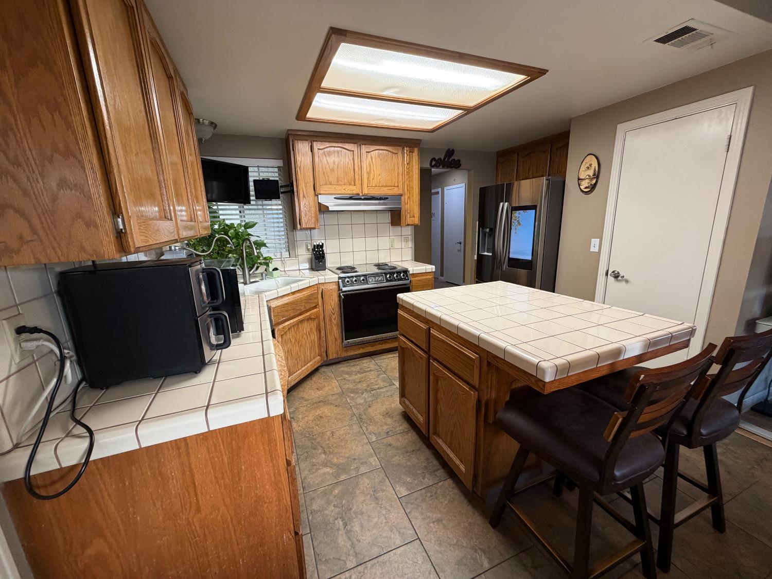 2023 Paul Ave, Clovis, CA 93611
