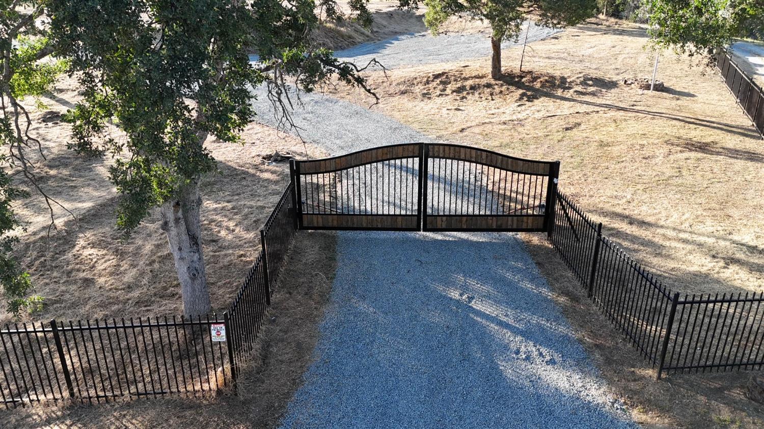 29935 Auberry Rd, Prather, CA 93651