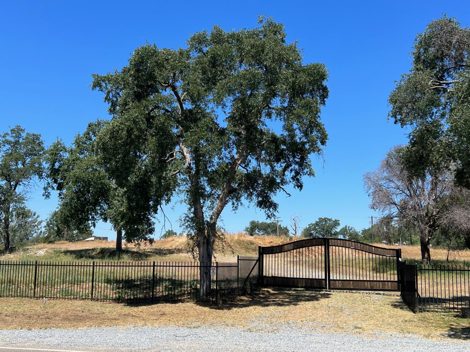 29935 Auberry Rd, Prather, CA 93651