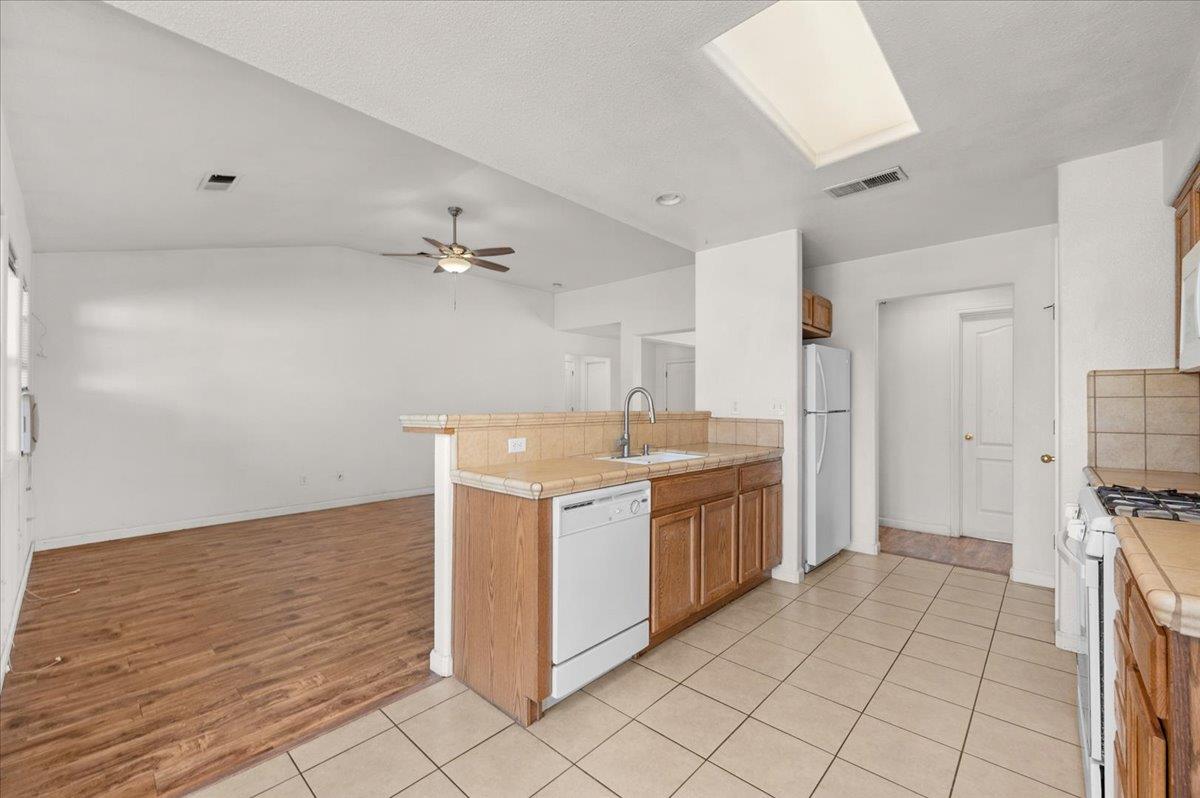 4360 W Vassar Ave, Fresno, CA 93722