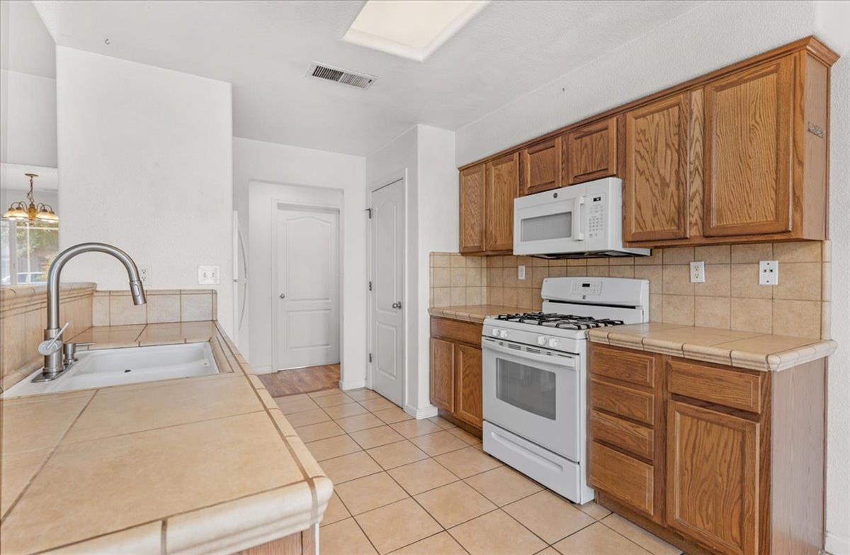 4360 W Vassar Ave, Fresno, CA 93722