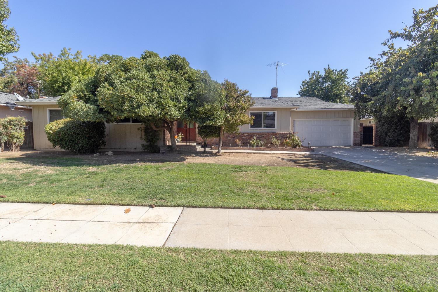 5720 N Bond Ave, Fresno, CA 93710