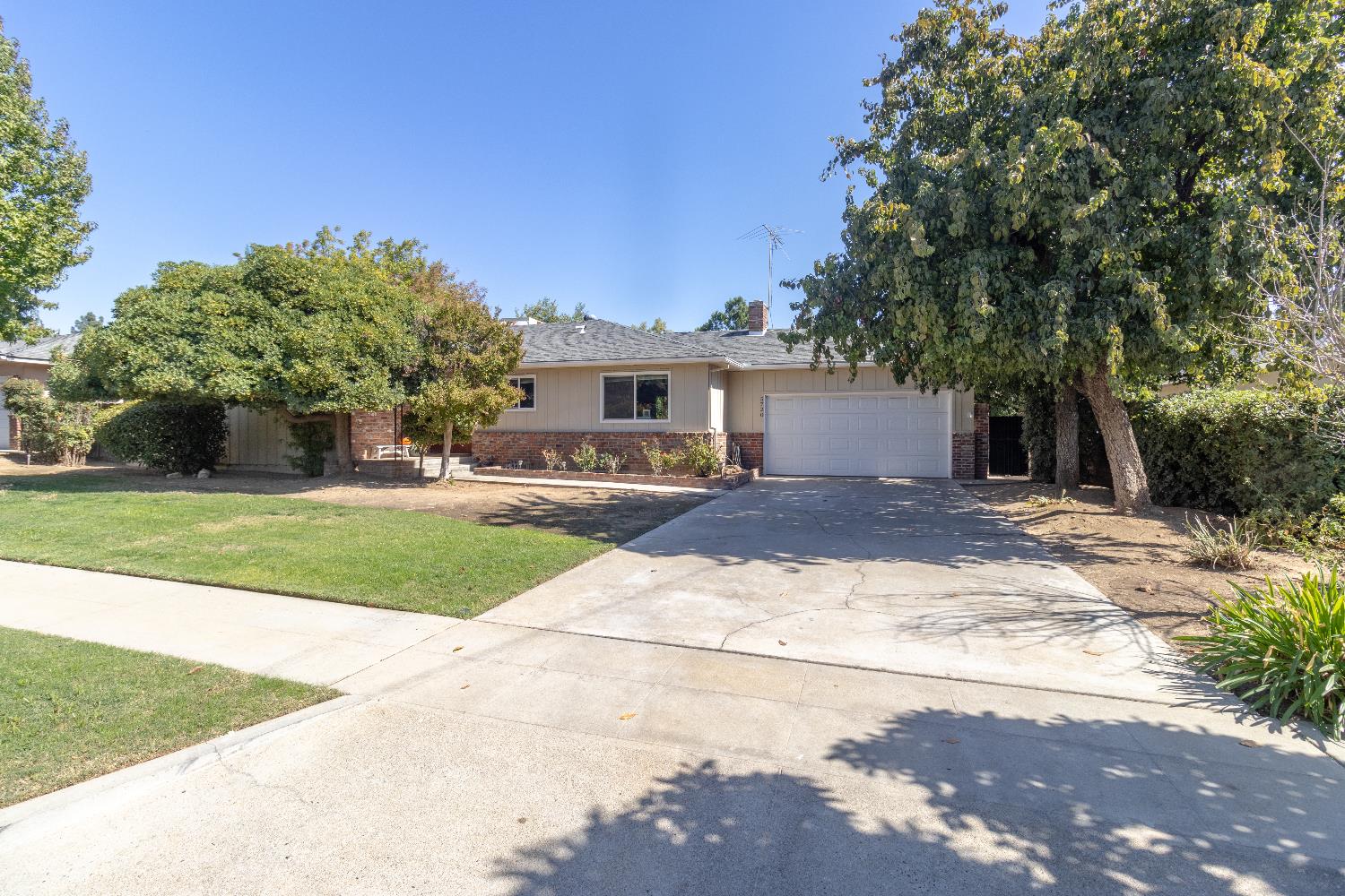 5720 N Bond Ave, Fresno, CA 93710