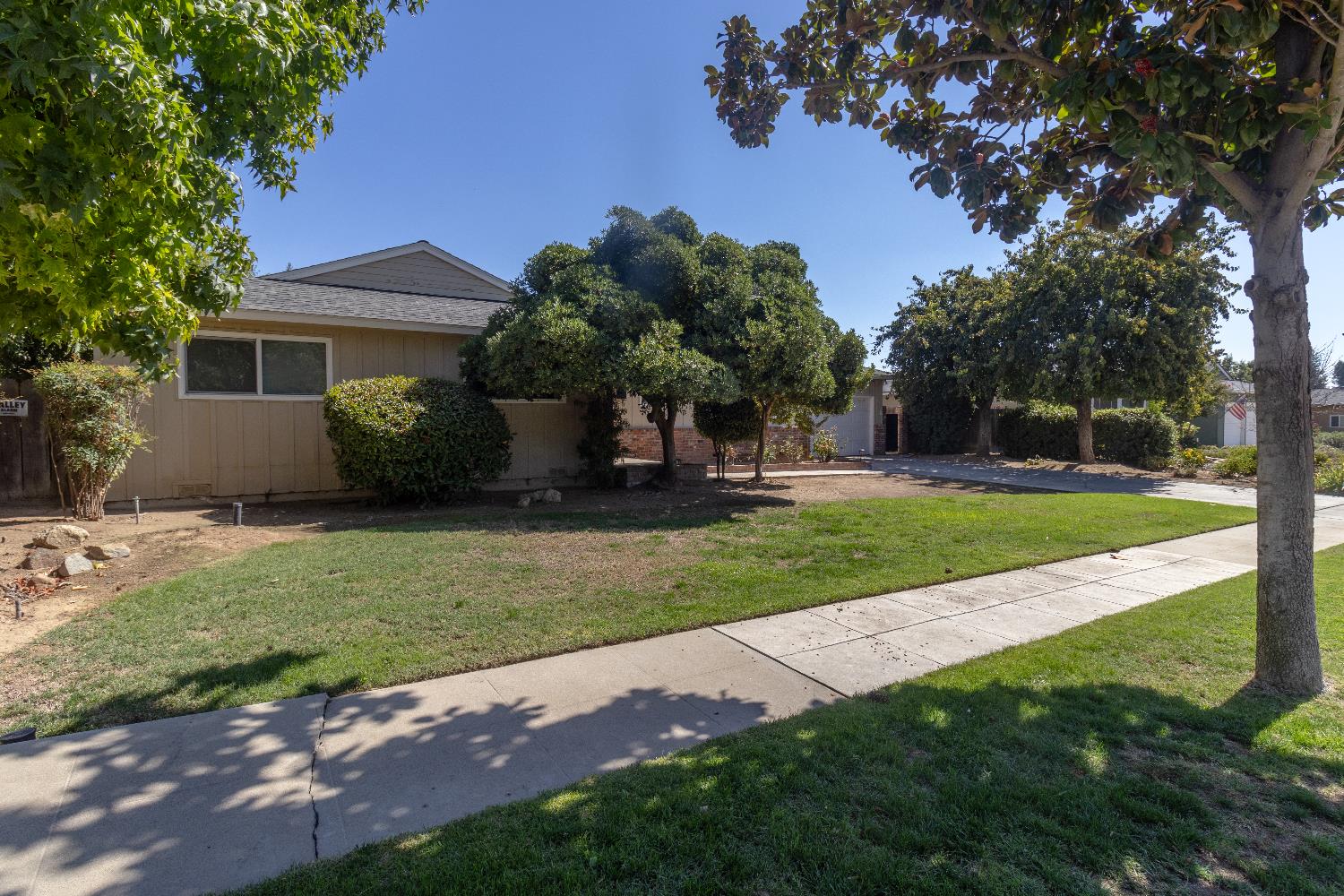 5720 N Bond Ave, Fresno, CA 93710
