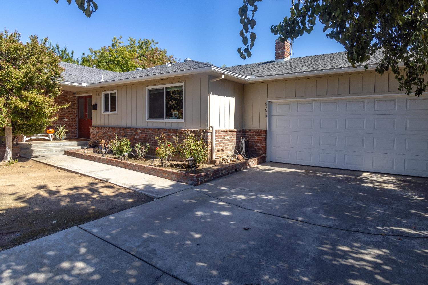5720 N Bond Ave, Fresno, CA 93710