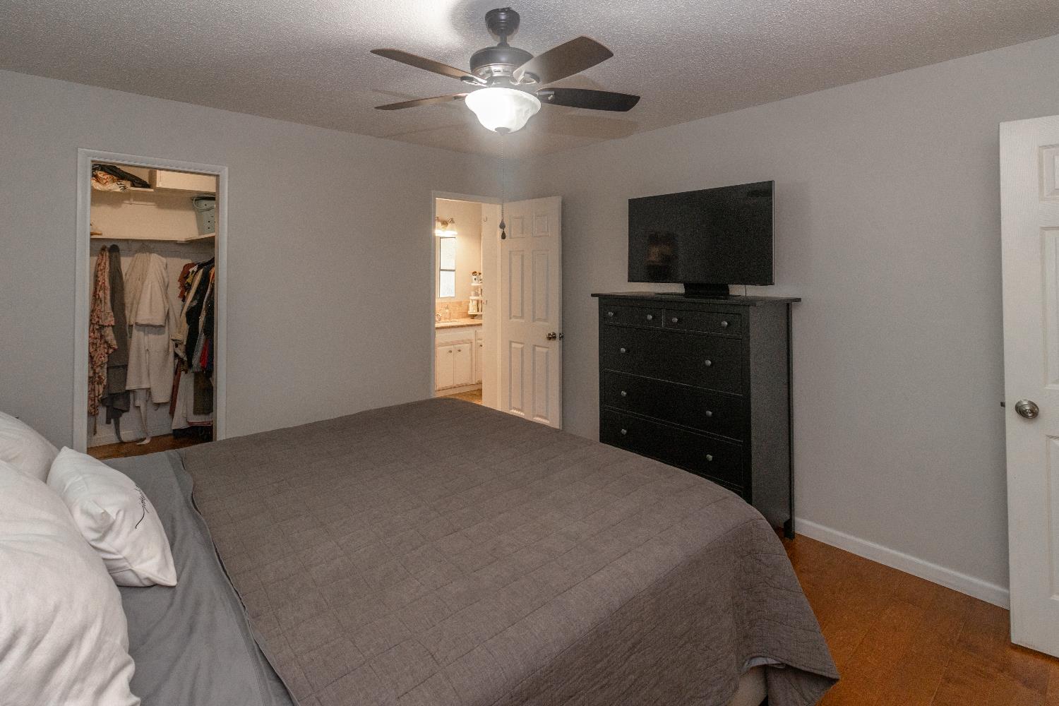 5720 N Bond Ave, Fresno, CA 93710