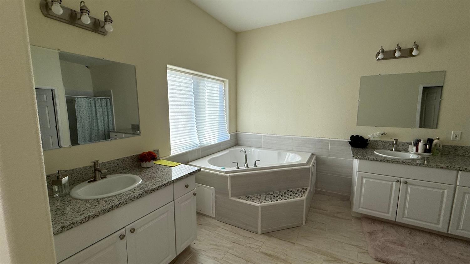 2772 Valley View St, Selma, CA 93662