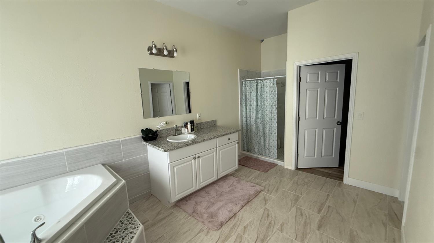 2772 Valley View St, Selma, CA 93662