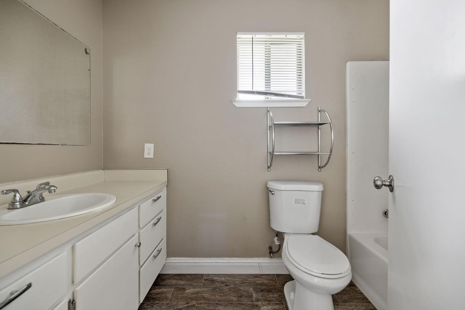 13919 Highway Ave, Armona, CA 93202