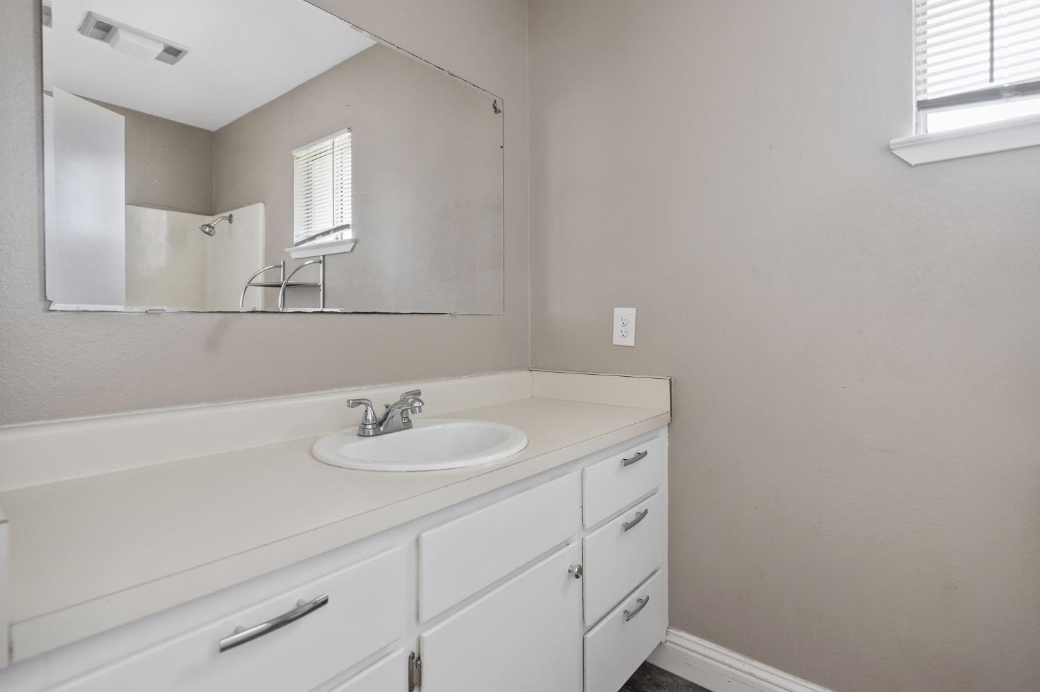 13919 Highway Ave, Armona, CA 93202