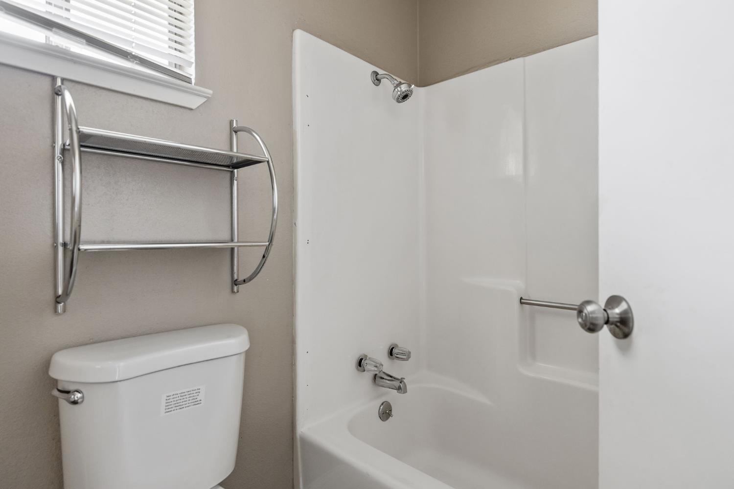 13919 Highway Ave, Armona, CA 93202