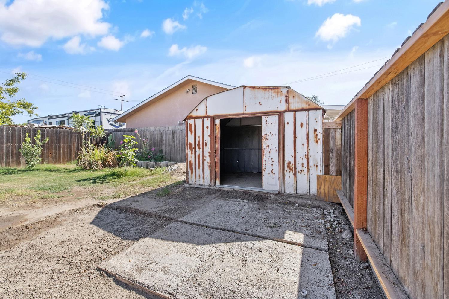 13919 Highway Ave, Armona, CA 93202