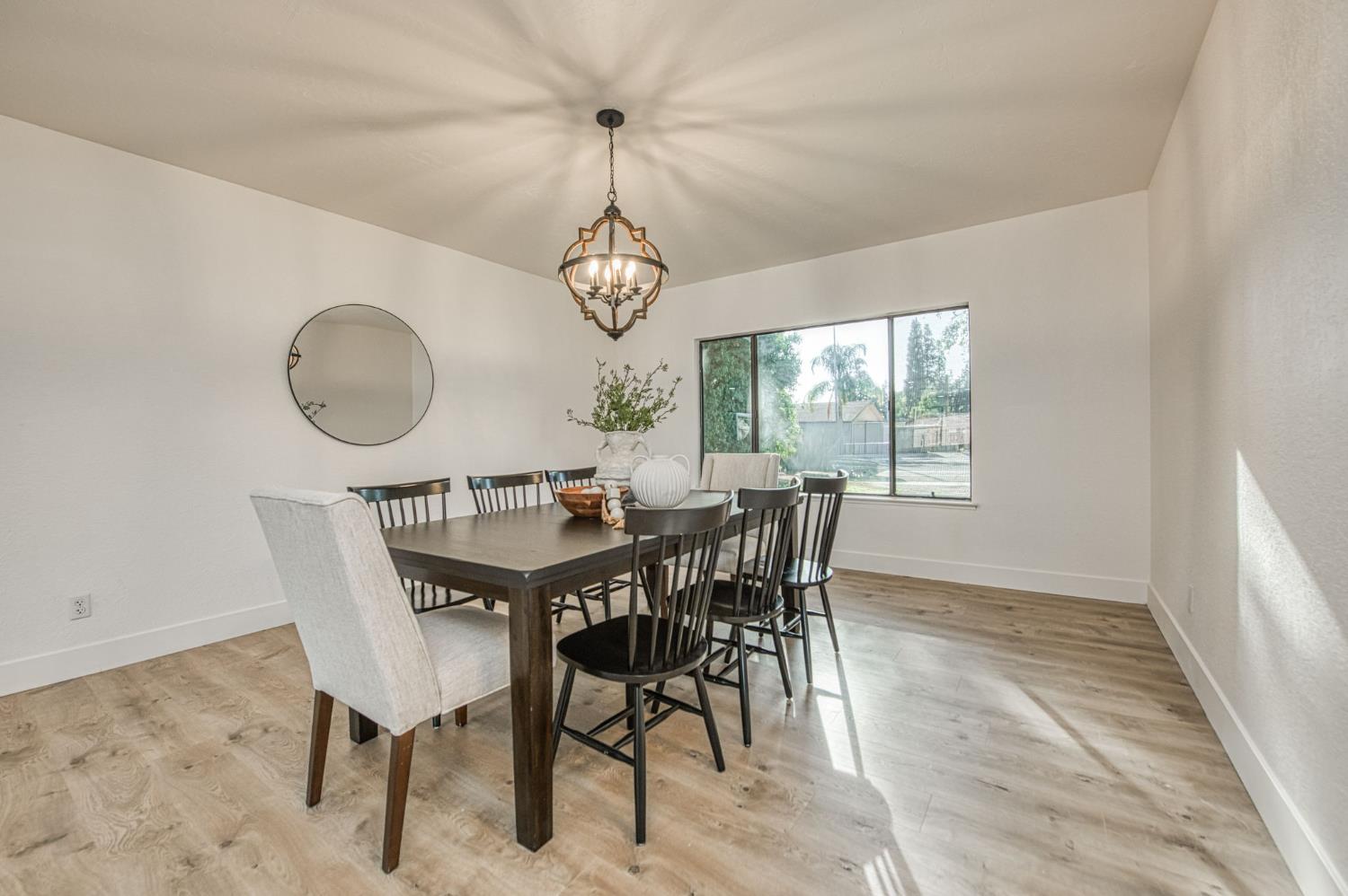 6784 N Valentine Ave, Fresno, CA 93711