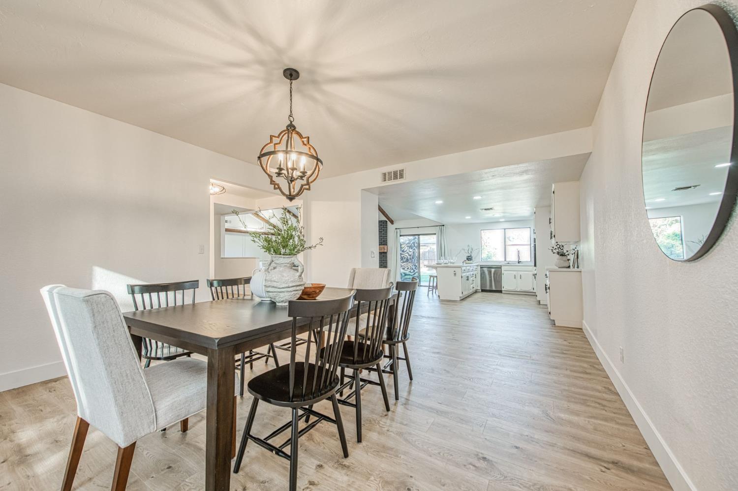 6784 N Valentine Ave, Fresno, CA 93711