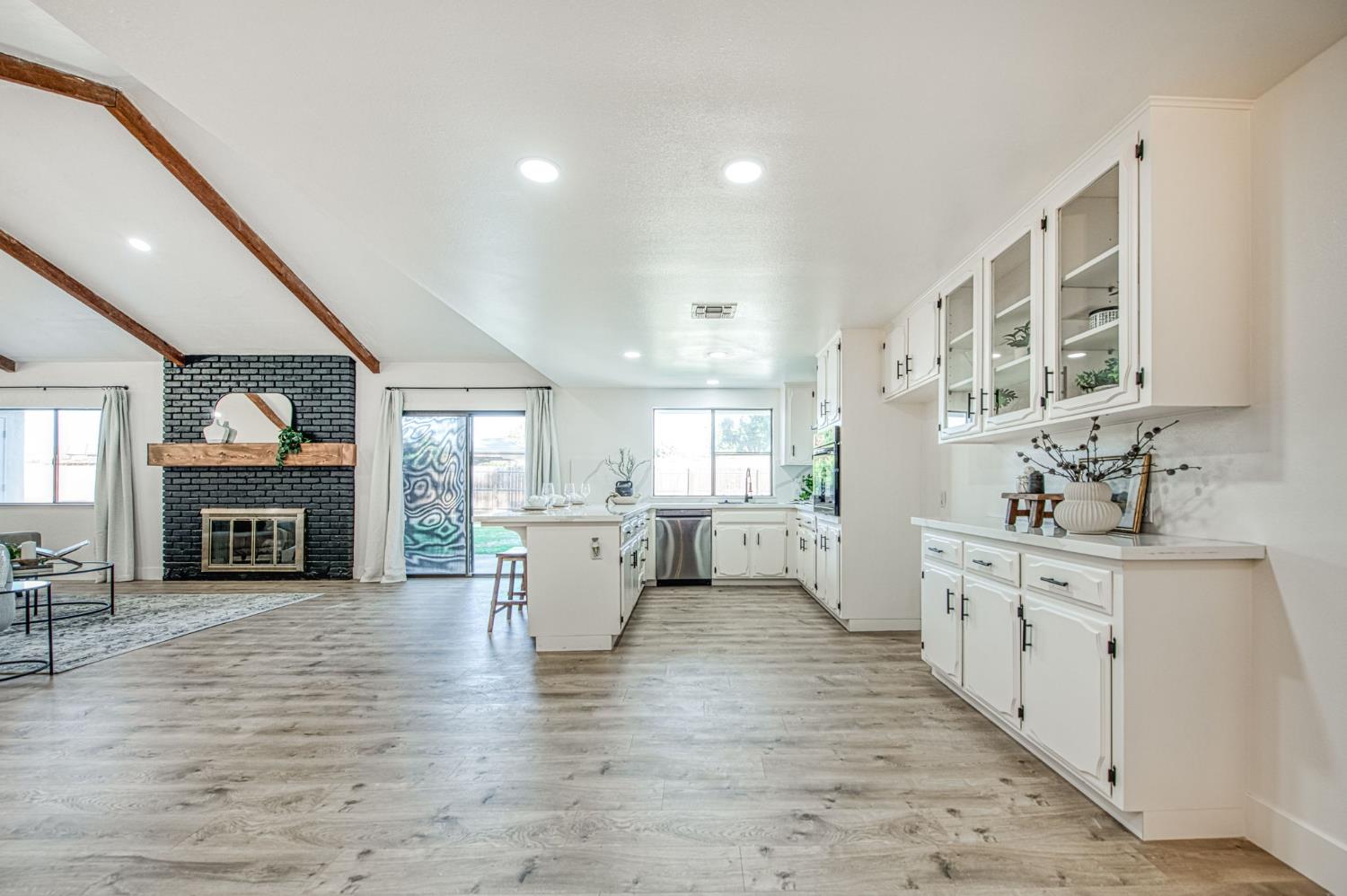 6784 N Valentine Ave, Fresno, CA 93711