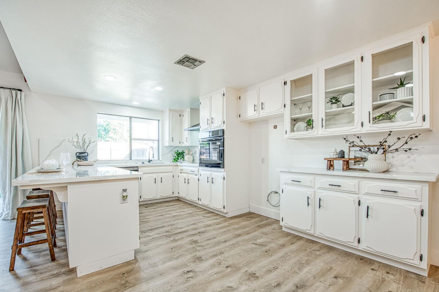 6784 N Valentine Ave, Fresno, CA 93711