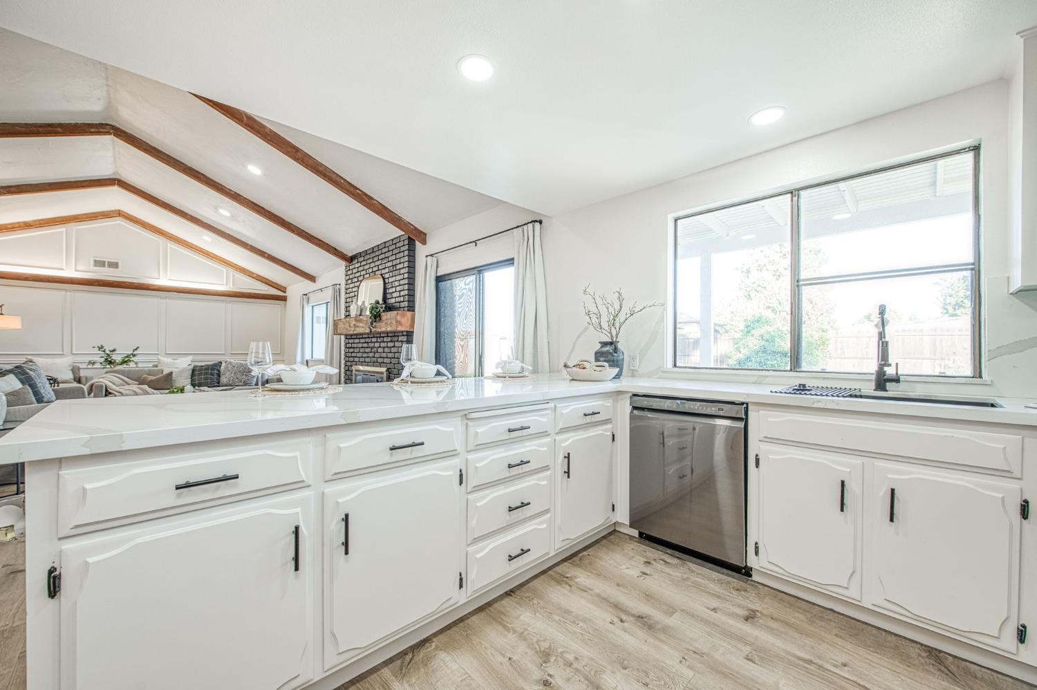 6784 N Valentine Ave, Fresno, CA 93711