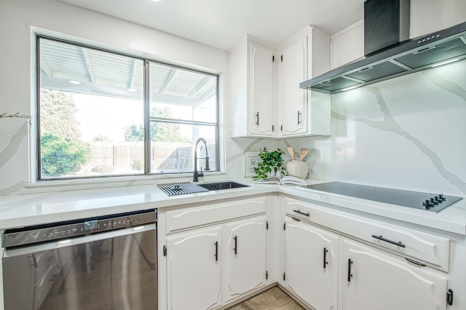 6784 N Valentine Ave, Fresno, CA 93711