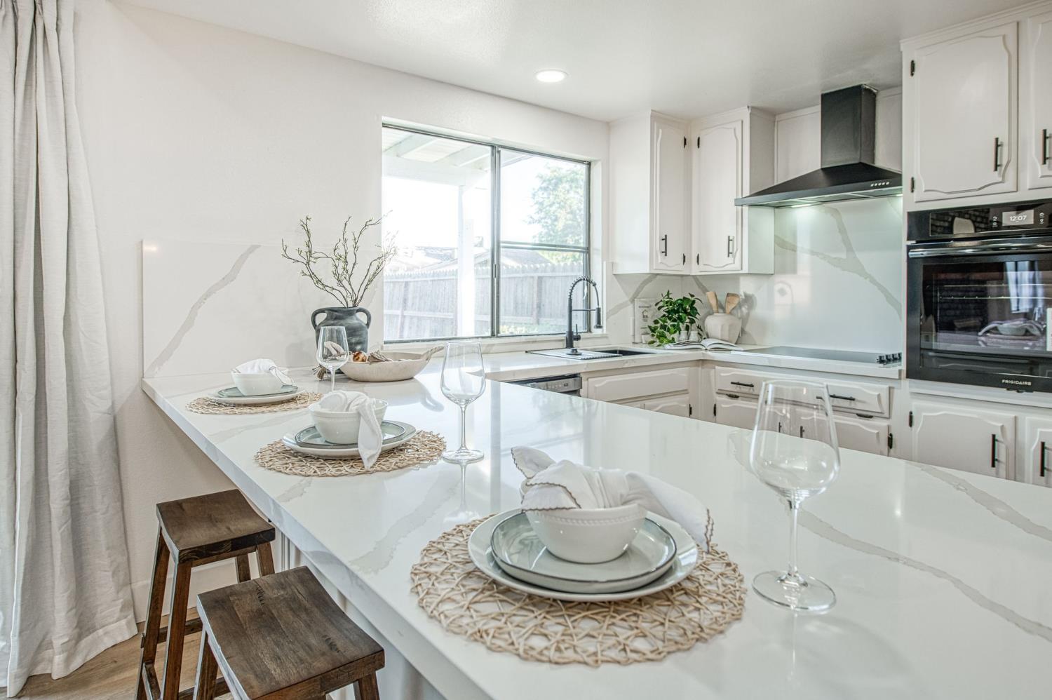 6784 N Valentine Ave, Fresno, CA 93711