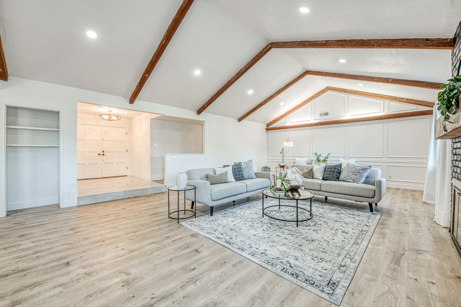 6784 N Valentine Ave, Fresno, CA 93711