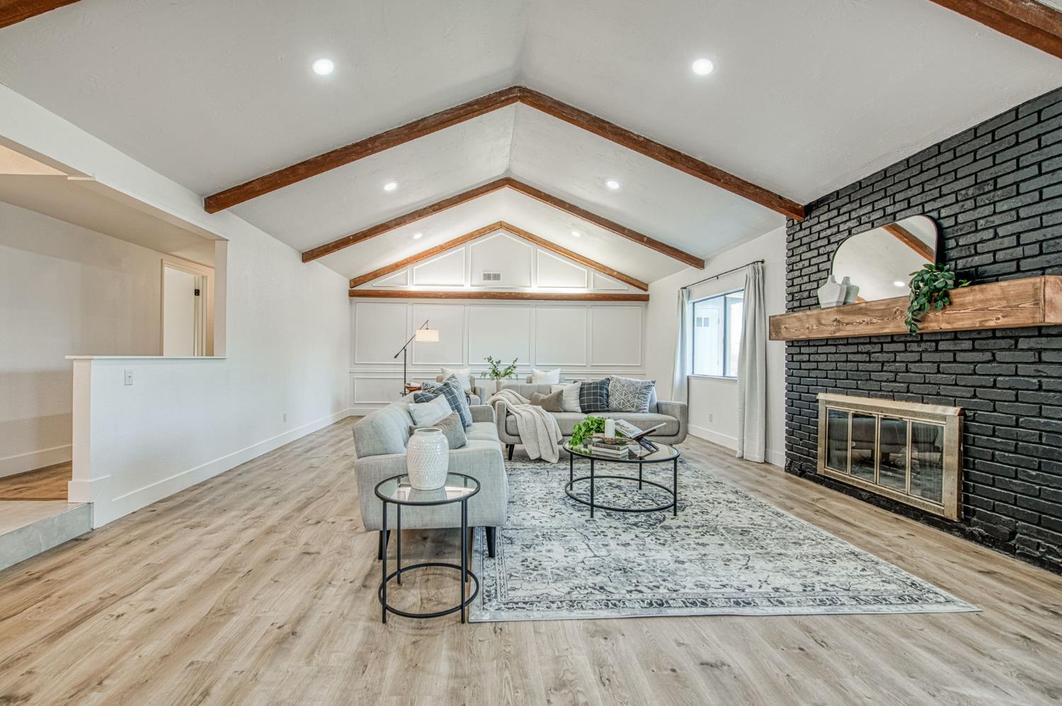 6784 N Valentine Ave, Fresno, CA 93711