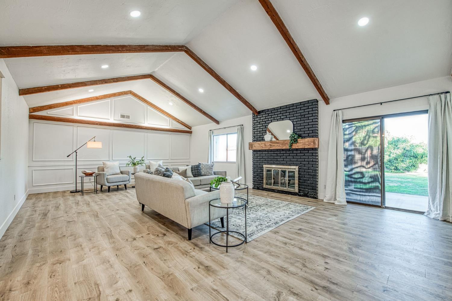 6784 N Valentine Ave, Fresno, CA 93711