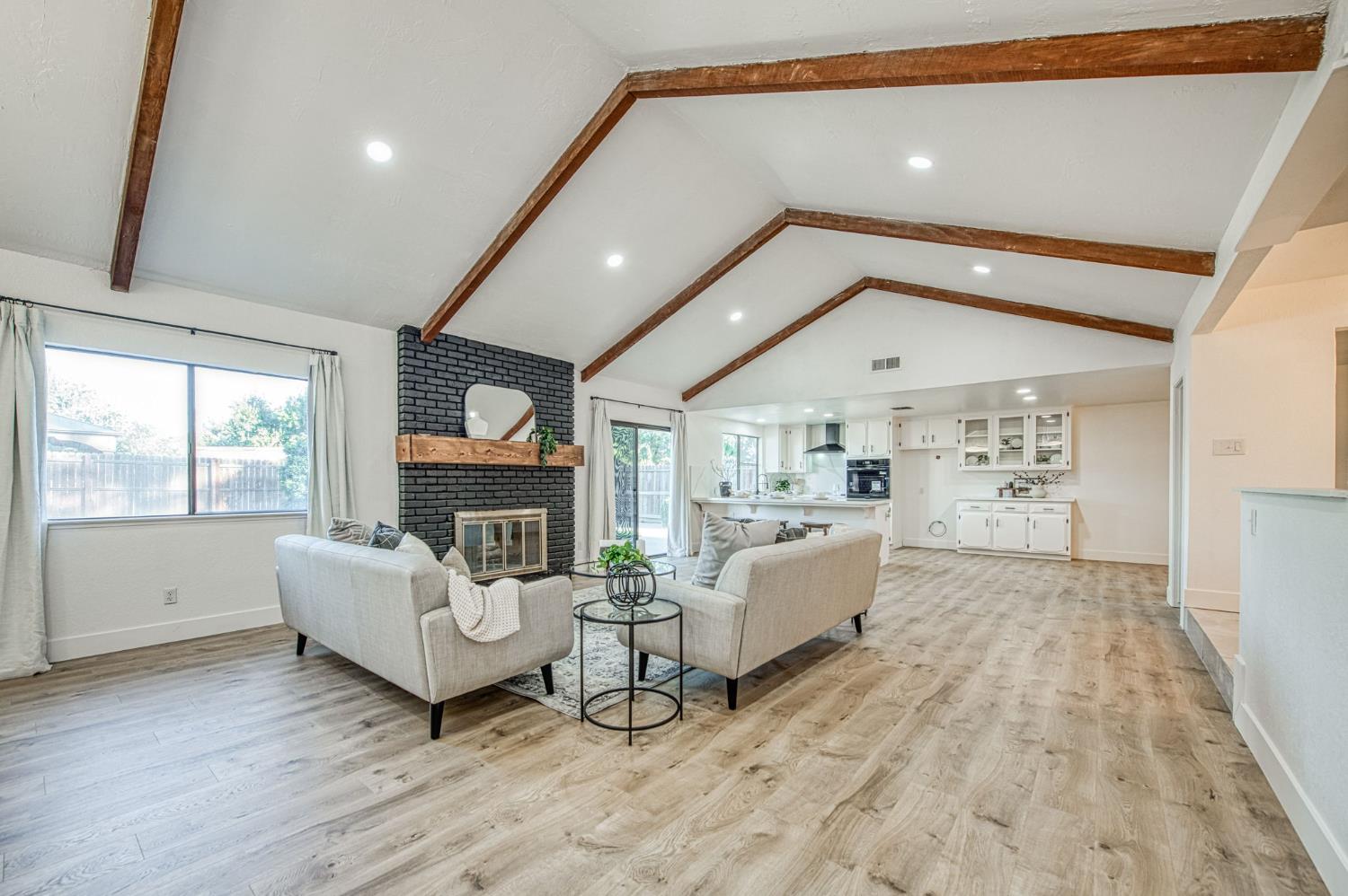 6784 N Valentine Ave, Fresno, CA 93711