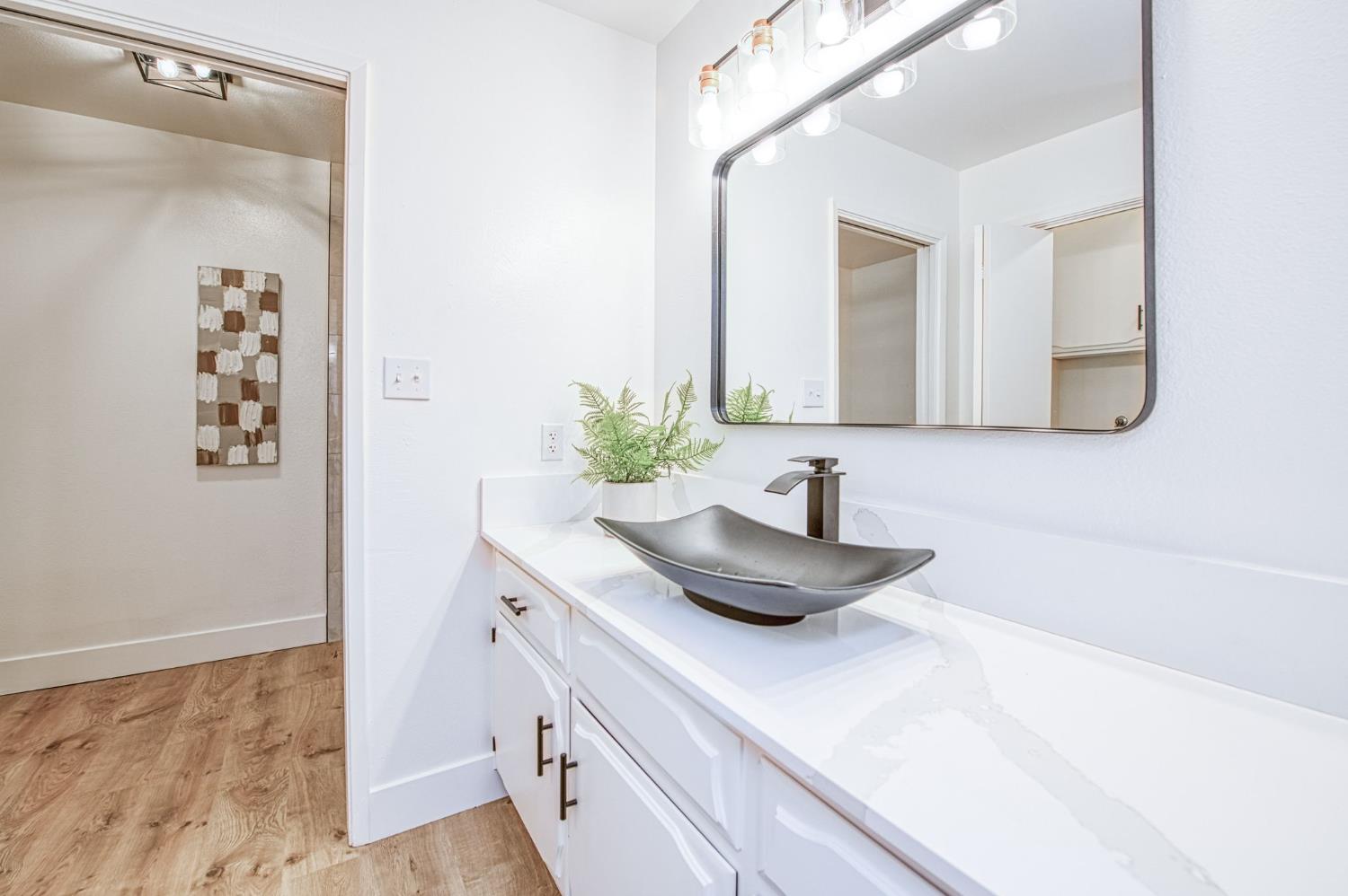 6784 N Valentine Ave, Fresno, CA 93711