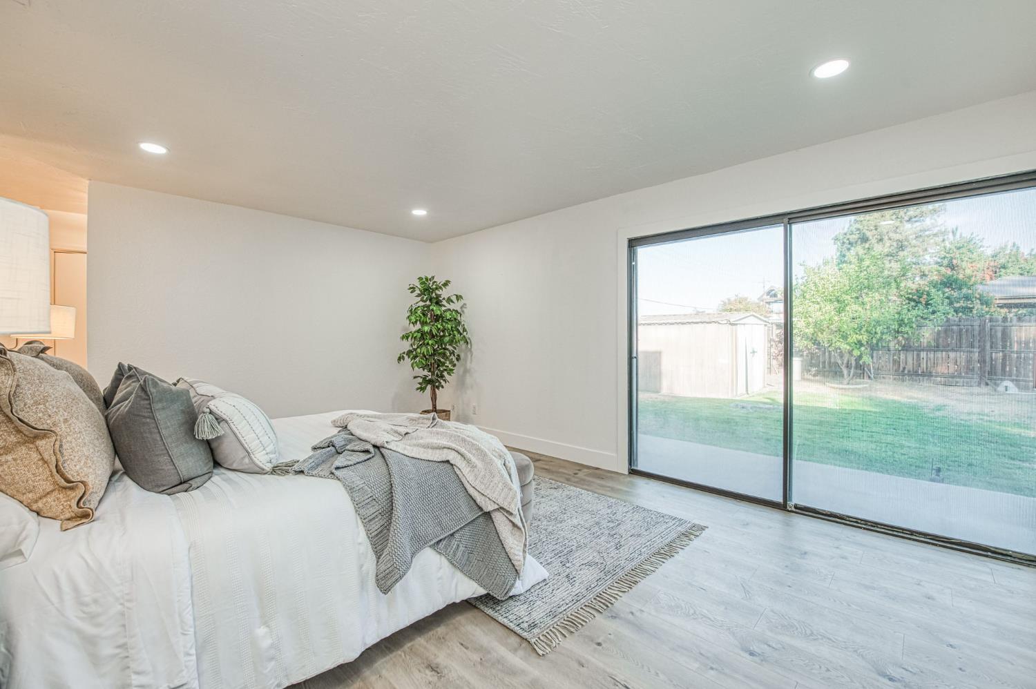 6784 N Valentine Ave, Fresno, CA 93711