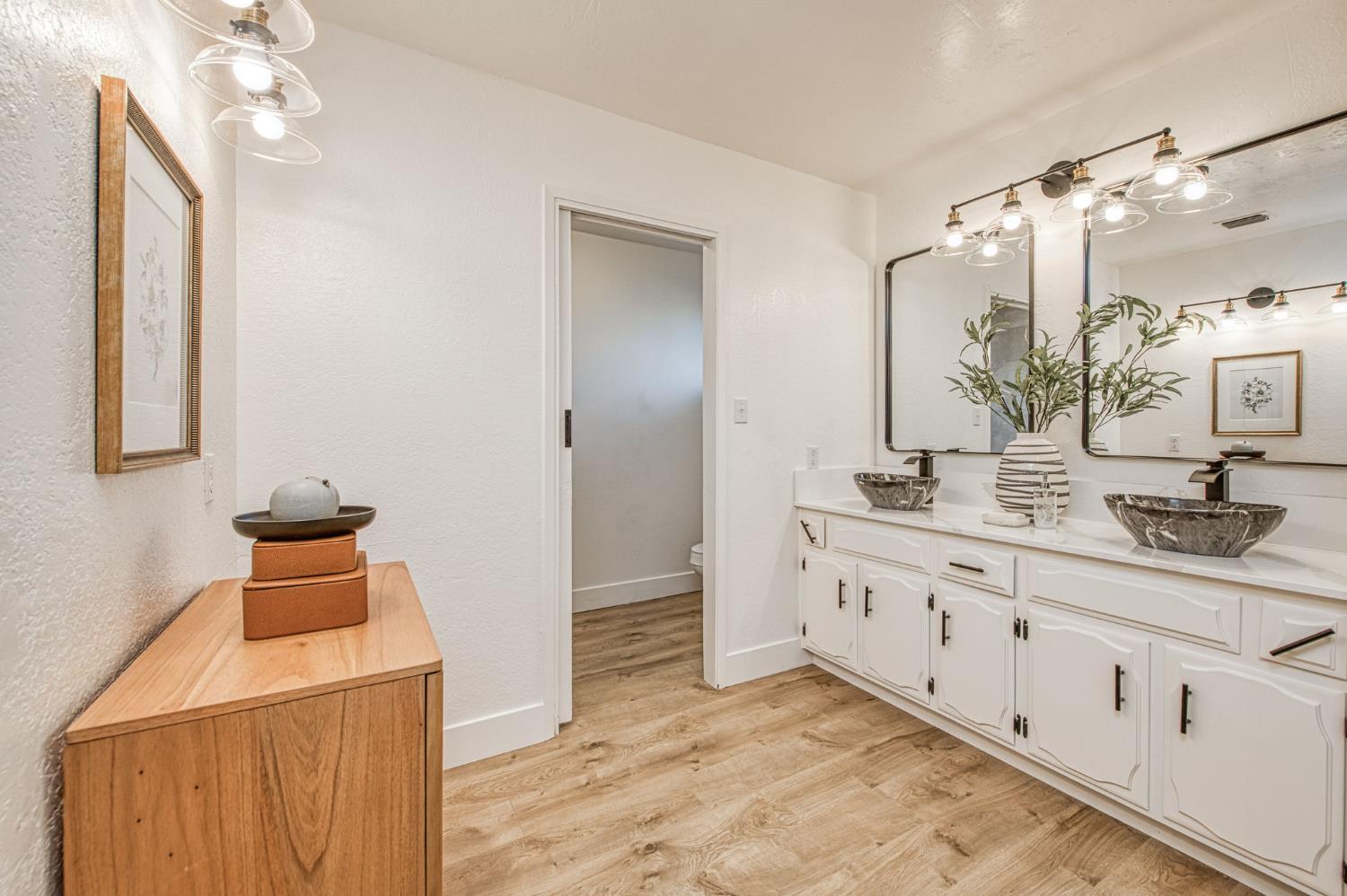 6784 N Valentine Ave, Fresno, CA 93711