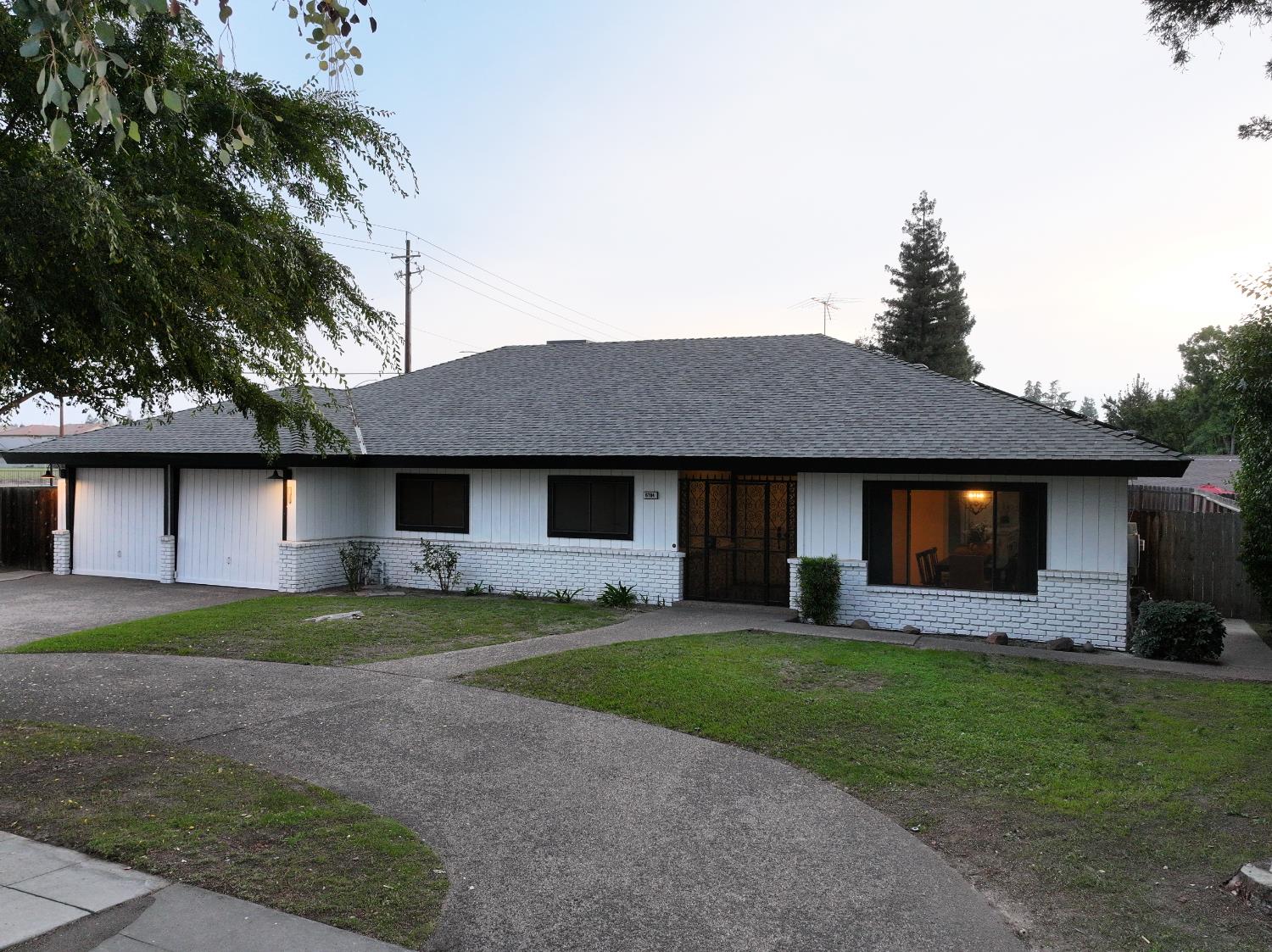 6784 N Valentine Ave, Fresno, CA 93711