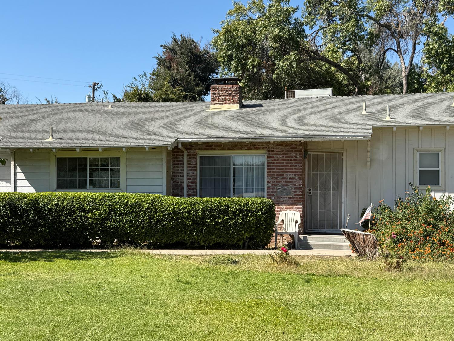 742 S Park Circle Dr, Fresno, CA 93727