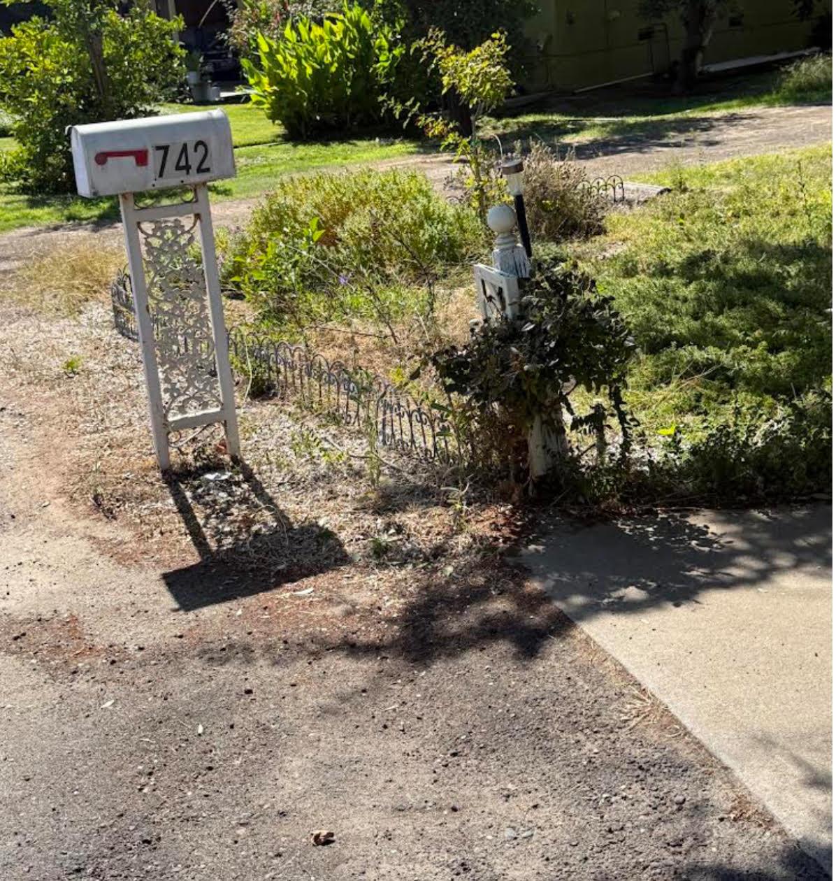 742 S Park Circle Dr, Fresno, CA 93727