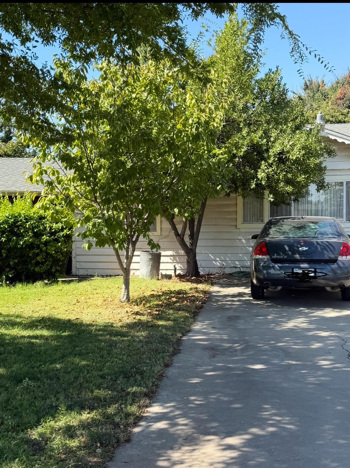 742 S Park Circle Dr, Fresno, CA 93727