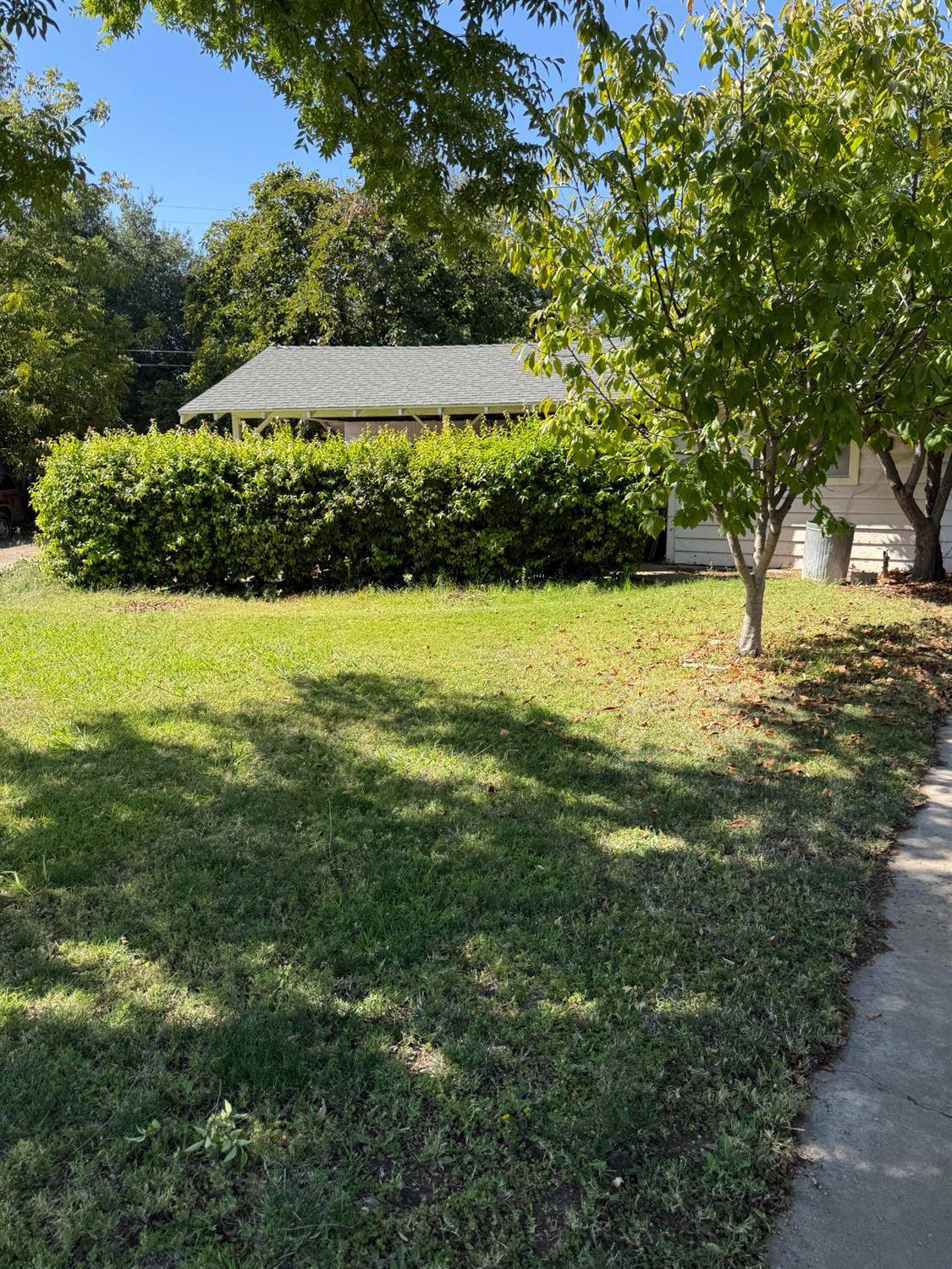 742 S Park Circle Dr, Fresno, CA 93727