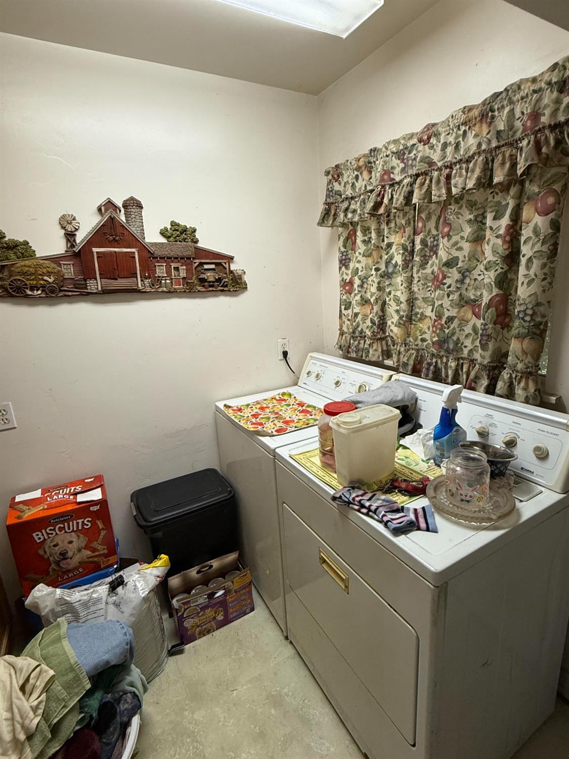 742 S Park Circle Dr, Fresno, CA 93727