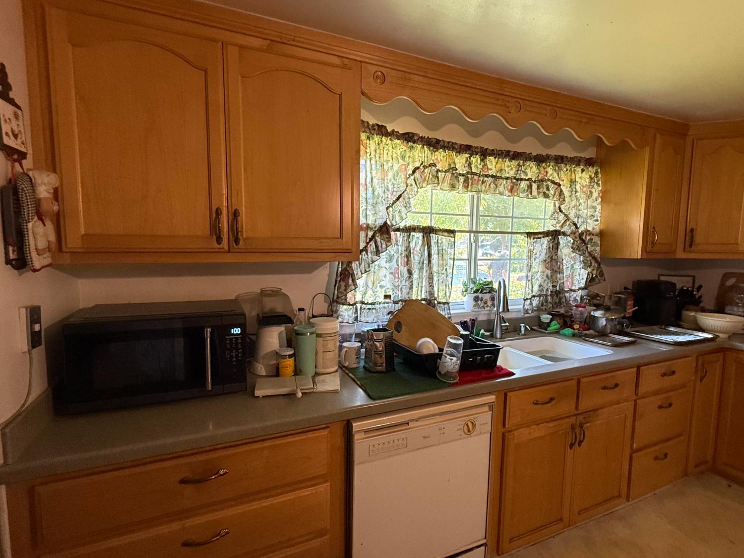 742 S Park Circle Dr, Fresno, CA 93727