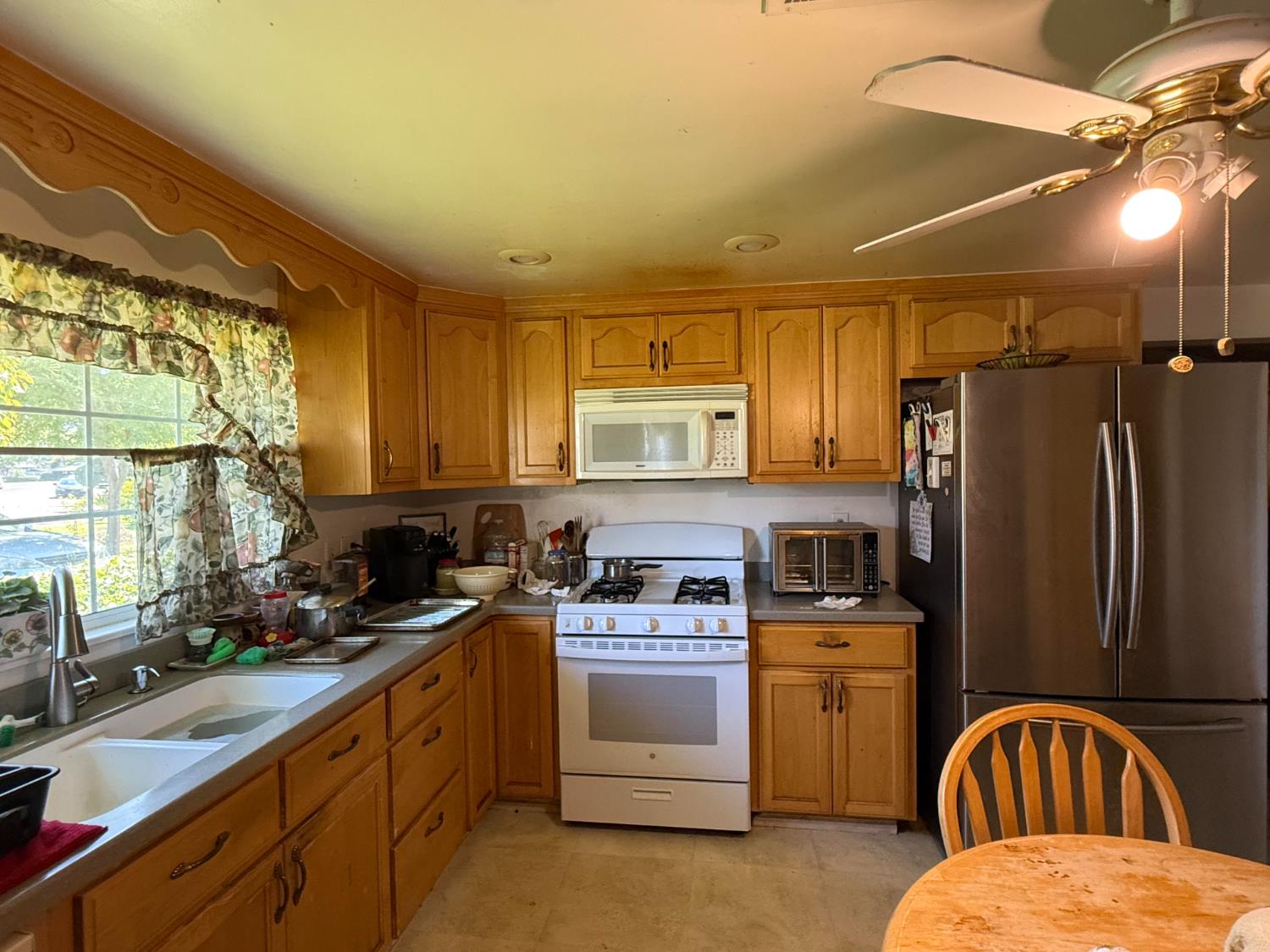 742 S Park Circle Dr, Fresno, CA 93727