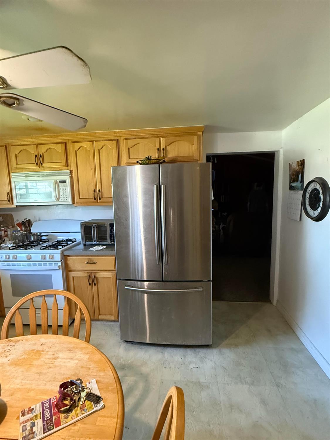 742 S Park Circle Dr, Fresno, CA 93727