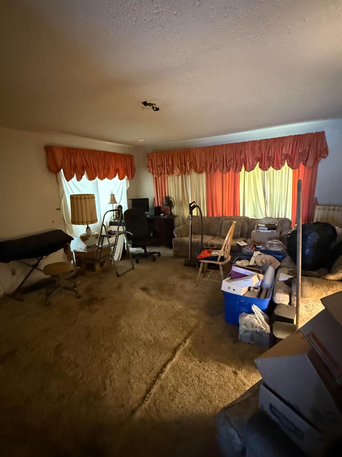 742 S Park Circle Dr, Fresno, CA 93727