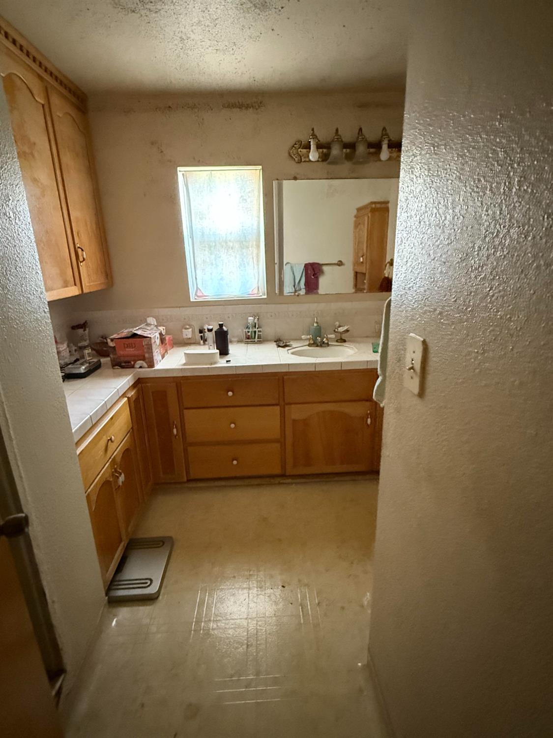 742 S Park Circle Dr, Fresno, CA 93727