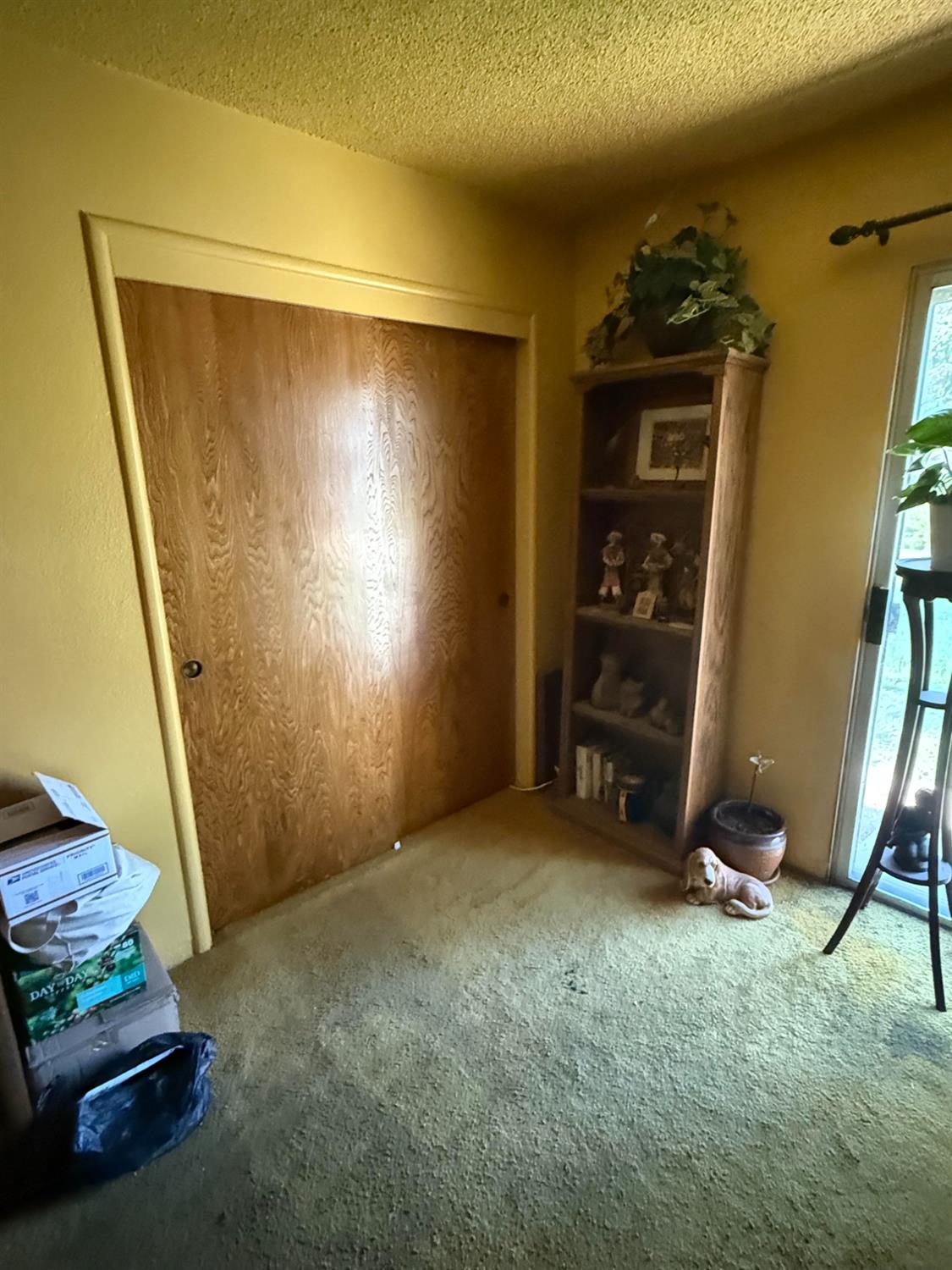 742 S Park Circle Dr, Fresno, CA 93727