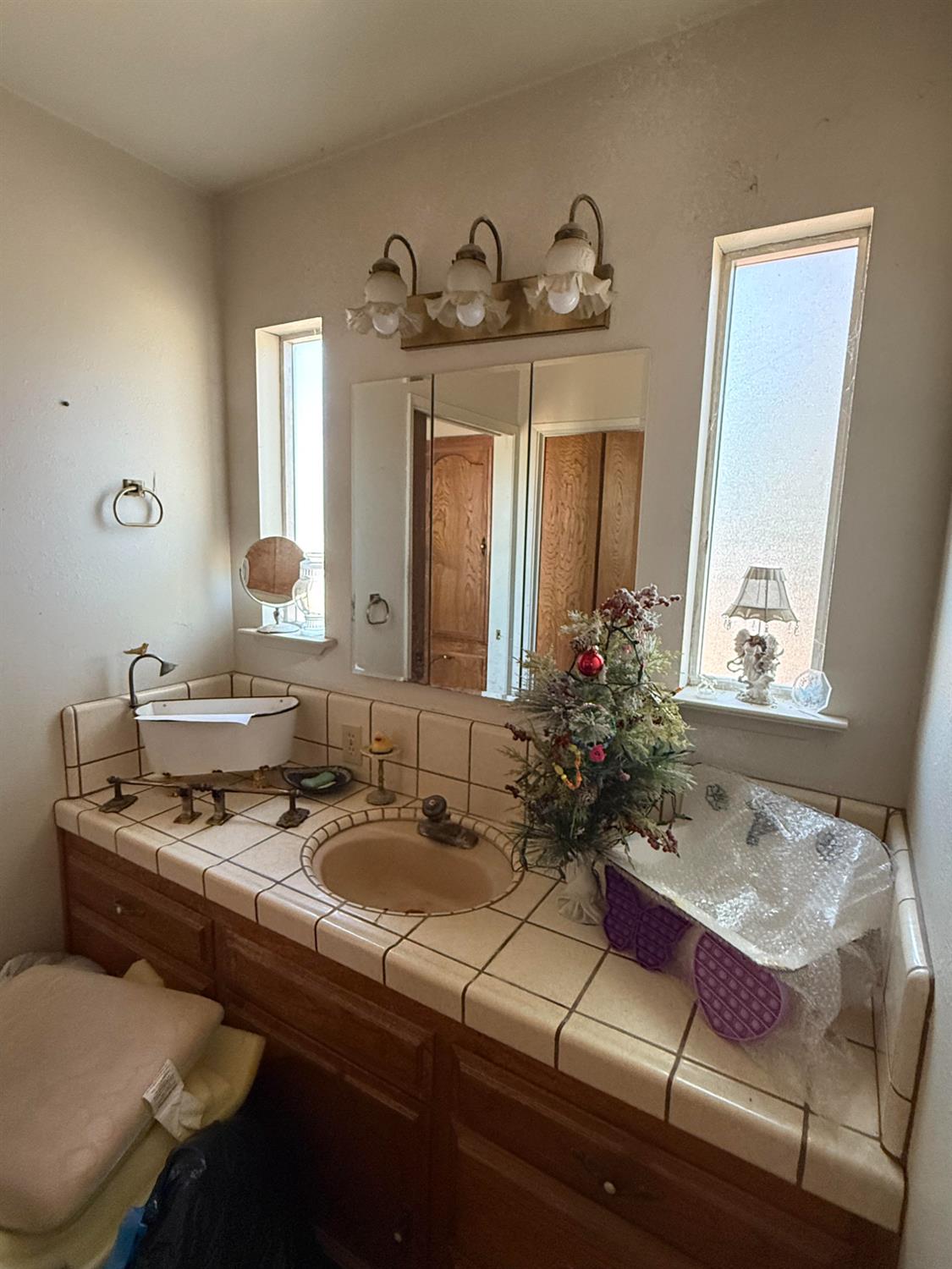 742 S Park Circle Dr, Fresno, CA 93727