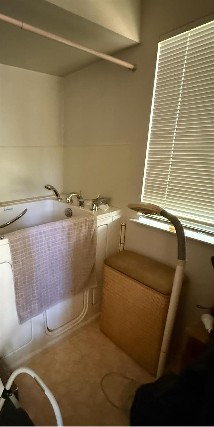 742 S Park Circle Dr, Fresno, CA 93727