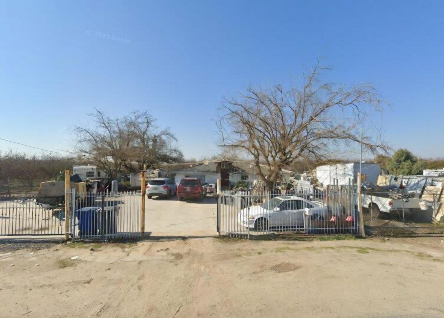 251 N Trinity Ave, Kerman, CA 93630